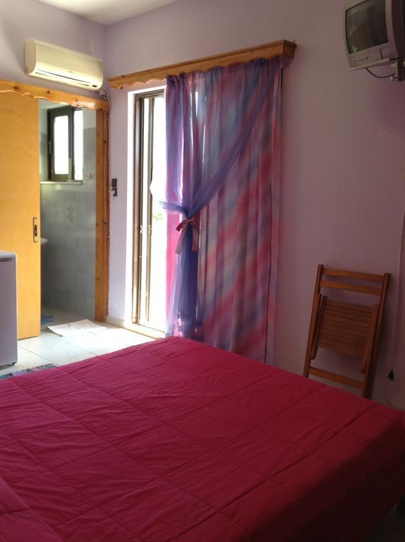 Noufaro Studios Karfas