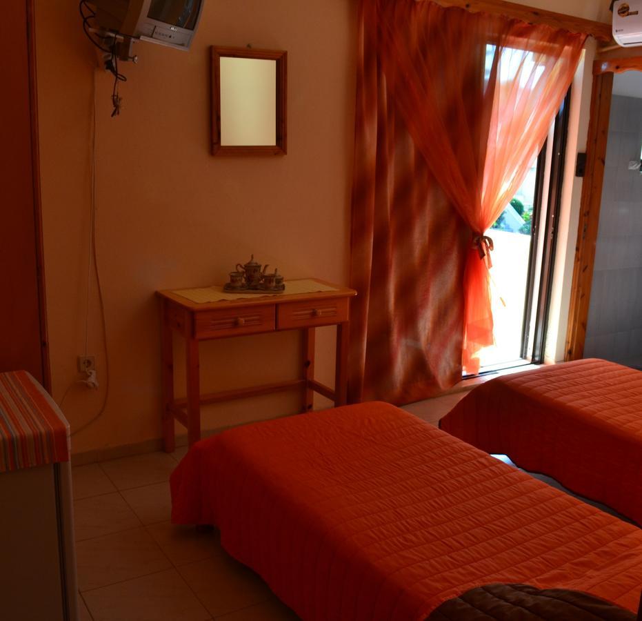 Noufaro Studios Karfas